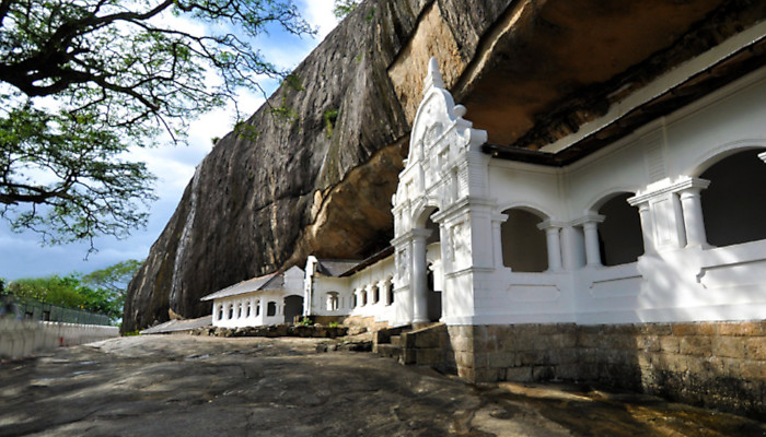 dambulla cave temple exterior view